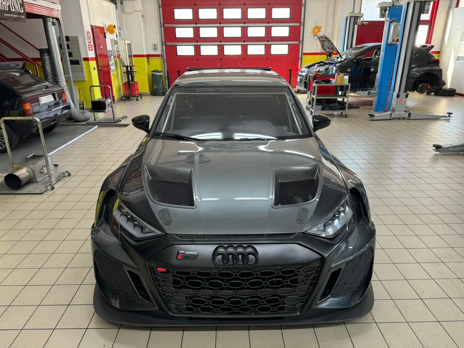 Audi RS3 LMS e Toyota GR Yaris in officina Autosport Cantù